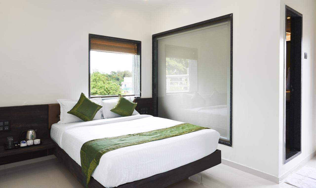 Treebo Malhaar Regency Hotel Chinchvad Ngoại thất bức ảnh