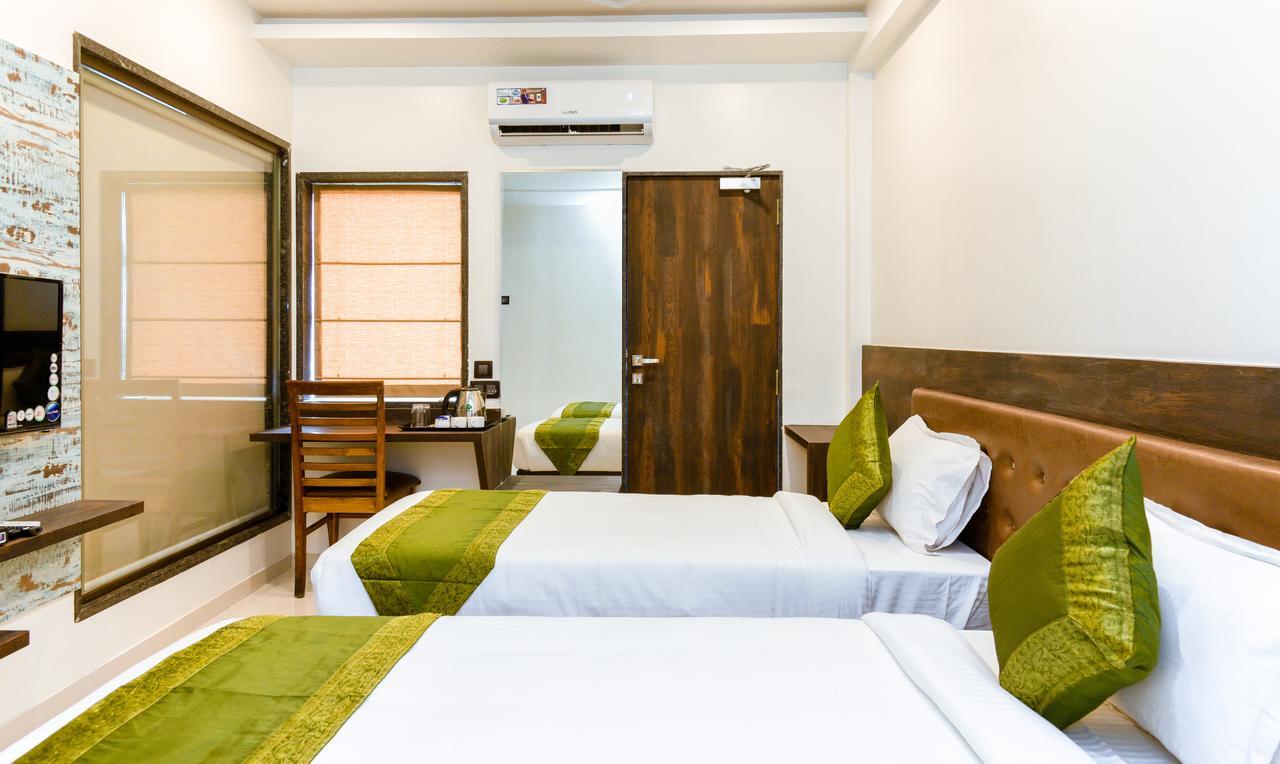 Treebo Malhaar Regency Hotel Chinchvad Ngoại thất bức ảnh