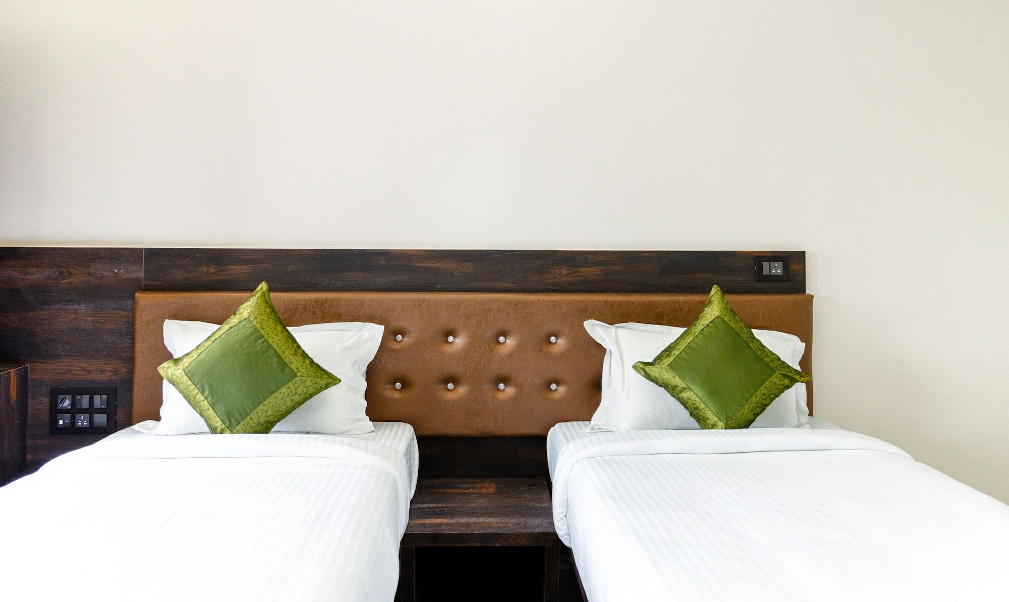 Treebo Malhaar Regency Hotel Chinchvad Ngoại thất bức ảnh